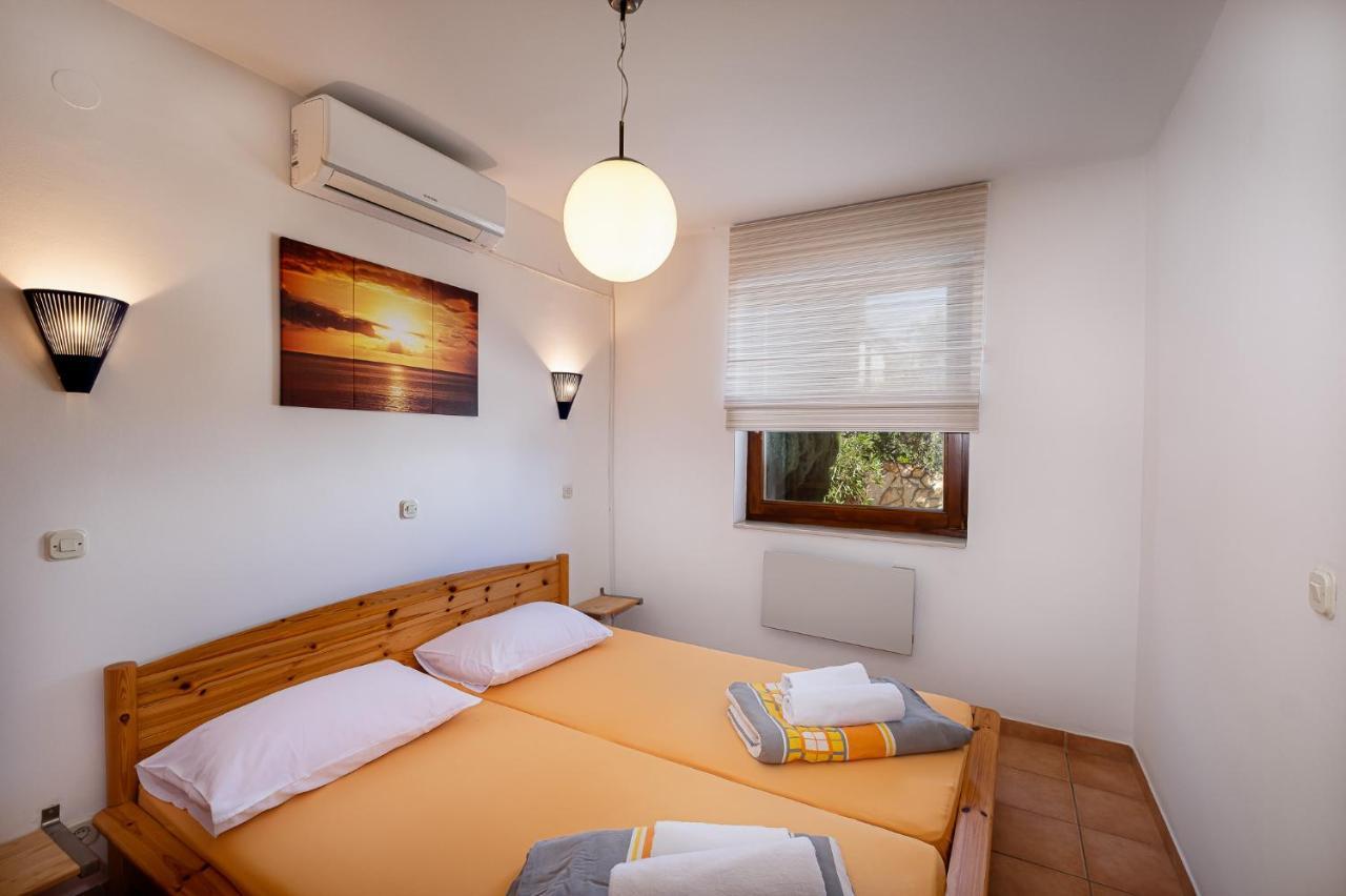 House Petra On The Beach-Sea Cesarica Bagian luar foto